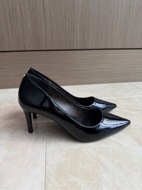 NWOB Michael Kors Black Patent Pointed-Toe Stiletto Pumps - Size 6.5